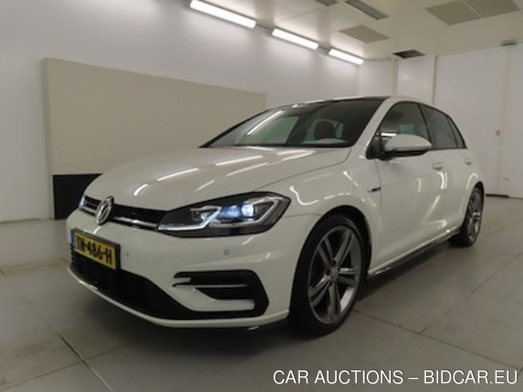 Volkswagen GOLF 1.0 TSI Highline Business R 5d