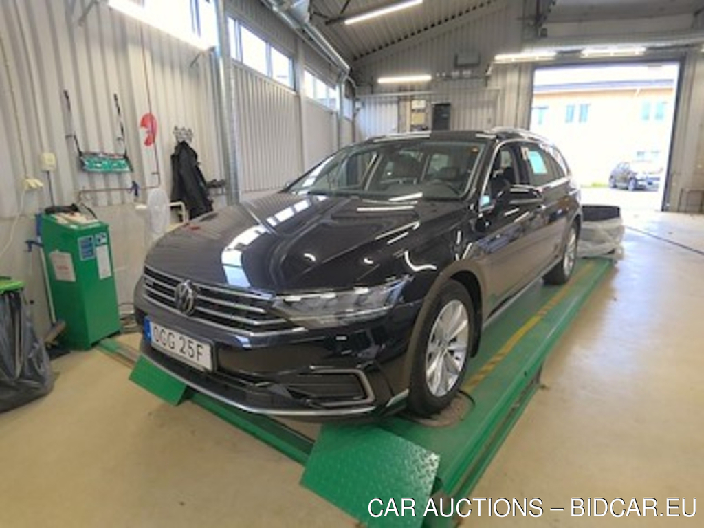 Volkswagen PASSAT GTE SC Dragpkt Lader