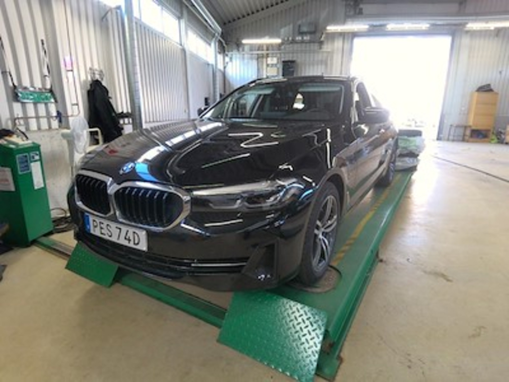 BMW Series 5 530e Xdrive Touring Connected Drag