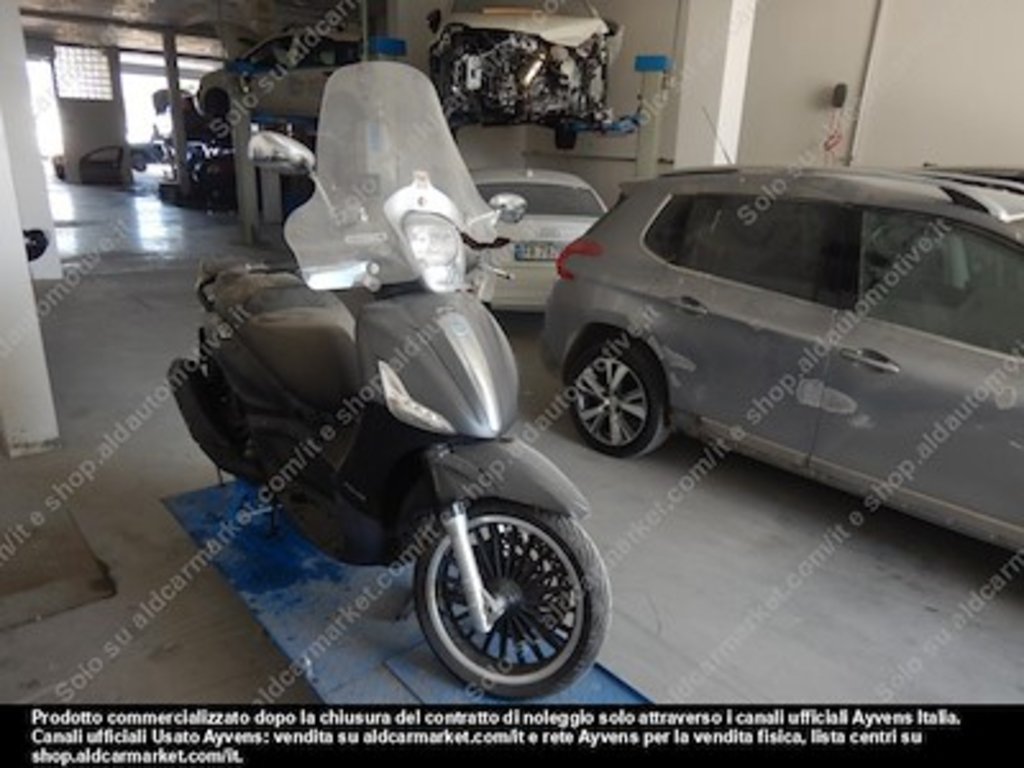 Piaggio beverly 300 police motociclo -