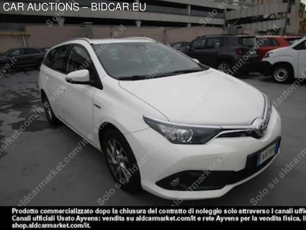 Toyota auris hybrid active touring sports -