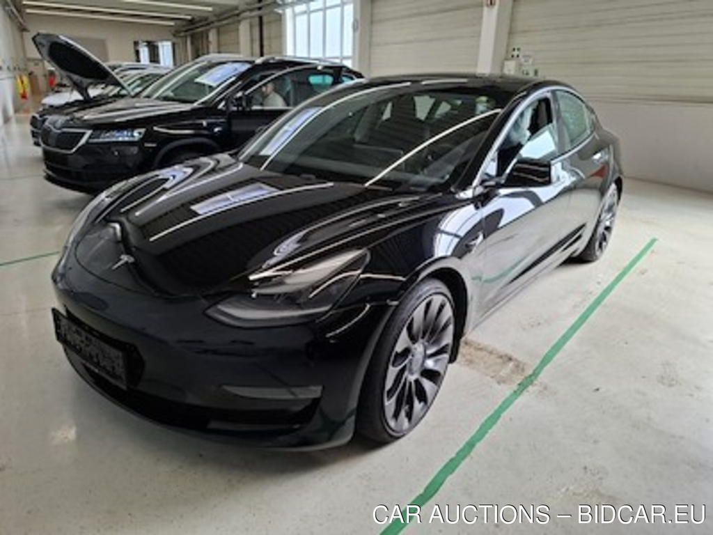 Tesla Model 3 Performance mit Dualmotor-Allradantrieb