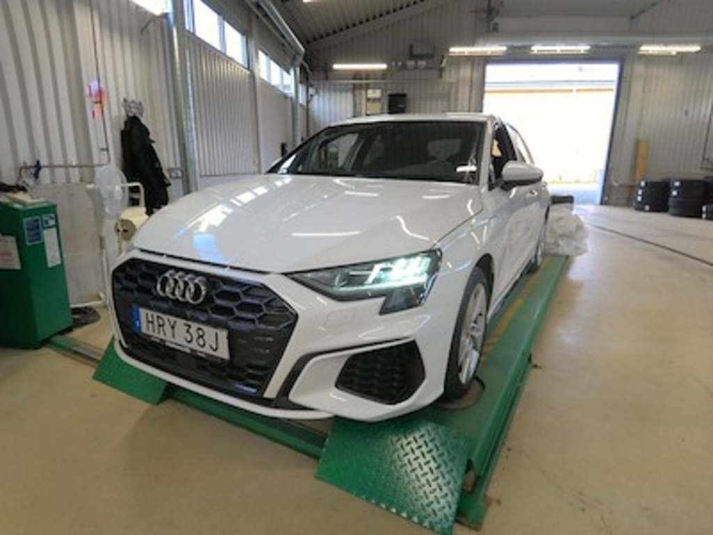 Audi A3 45 Tfsi E S-Tronic S-Line Drag Cockpit