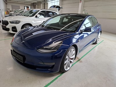 Tesla Model 3 Performance mit Dualmotor-Allradantrieb