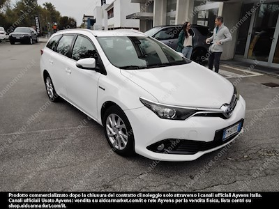 Toyota auris hybrid active touring sports -