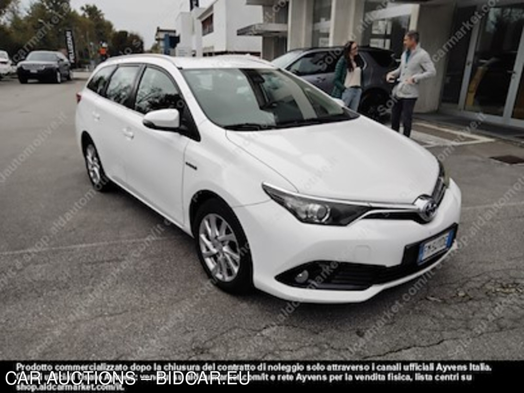 Toyota auris hybrid active touring sports -