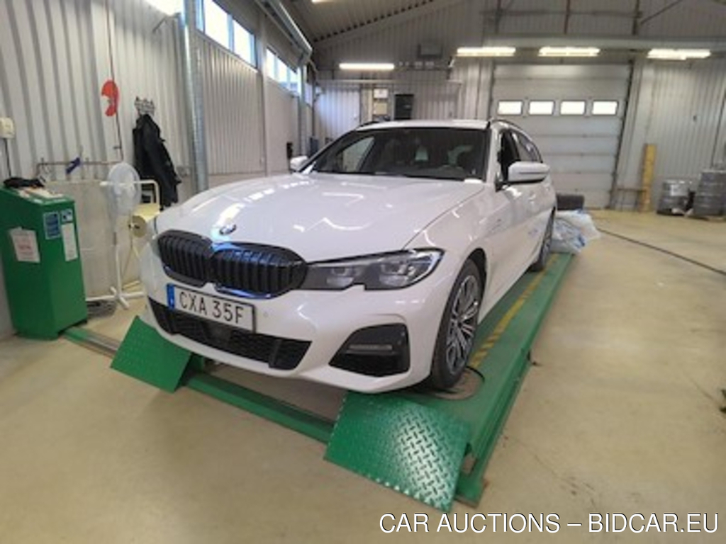 BMW Series 3 330e Xdrive Touring M-sport Connected Drag