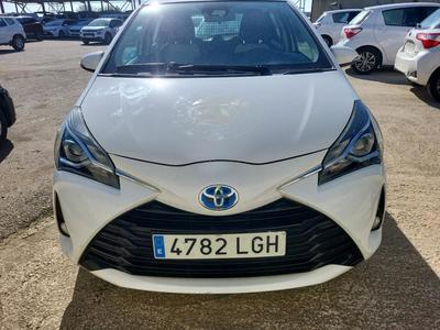 Toyota Yaris 1.5 100H Active berlina con porton 74kW 5P automatica, 2020