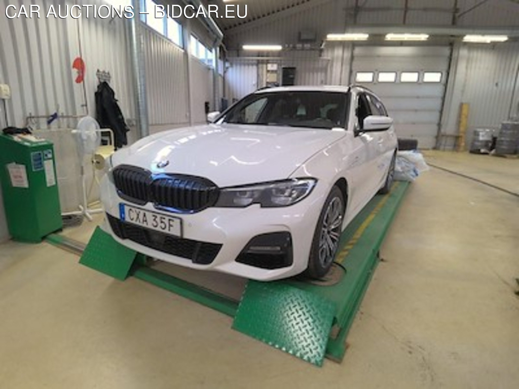 BMW Series 3 330e Xdrive Touring M-sport Connected Drag