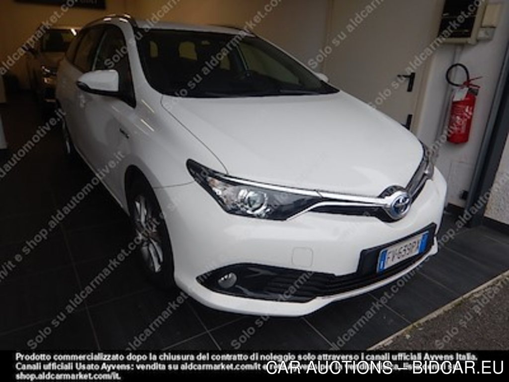 Toyota auris hybrid active touring sports -