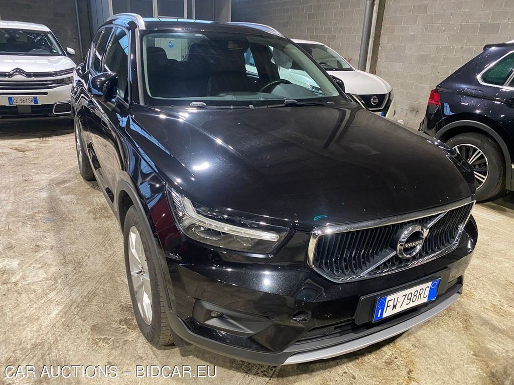 Volvo Xc40 2.0 D3 MOMENTUM AWD GEARTRONIC, 2019