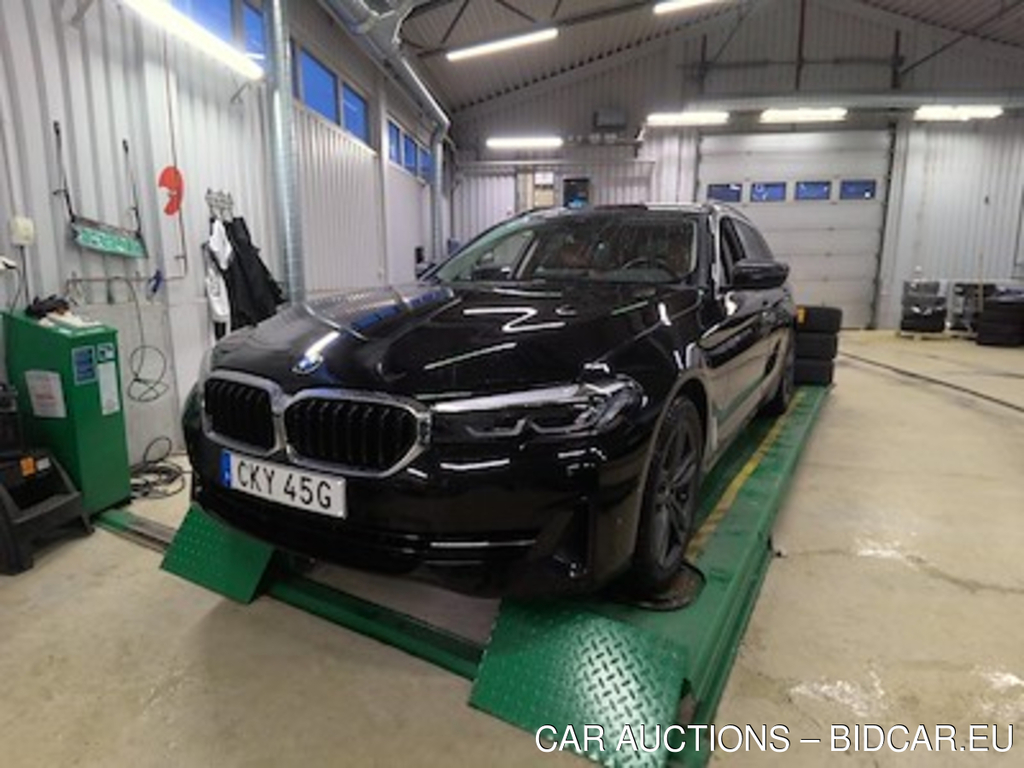 BMW Series 5 520d Xdrive Touring Sport Line Lader