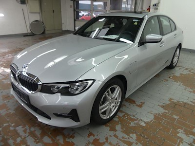 BMW series 3 2.0 330E A ADVANTAGE