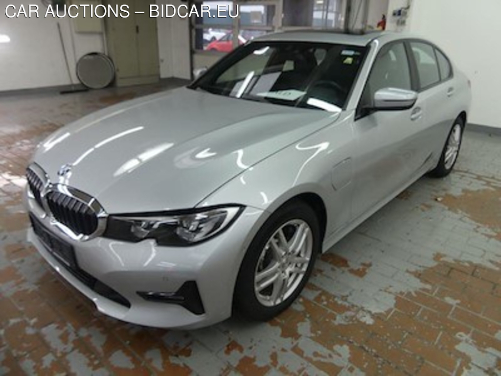 BMW series 3 2.0 330E A ADVANTAGE