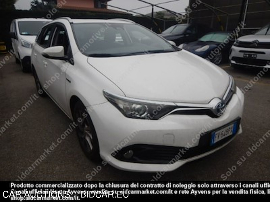 Toyota auris hybrid active touring sports -