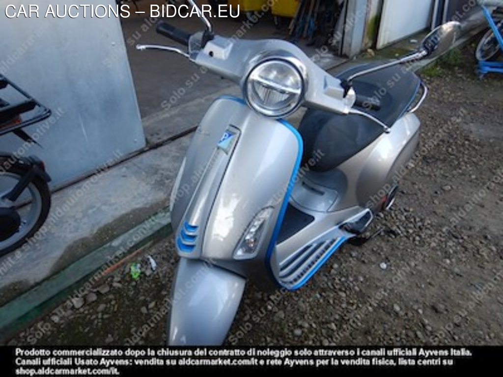 Piaggio vespa elettrica - pure electric -