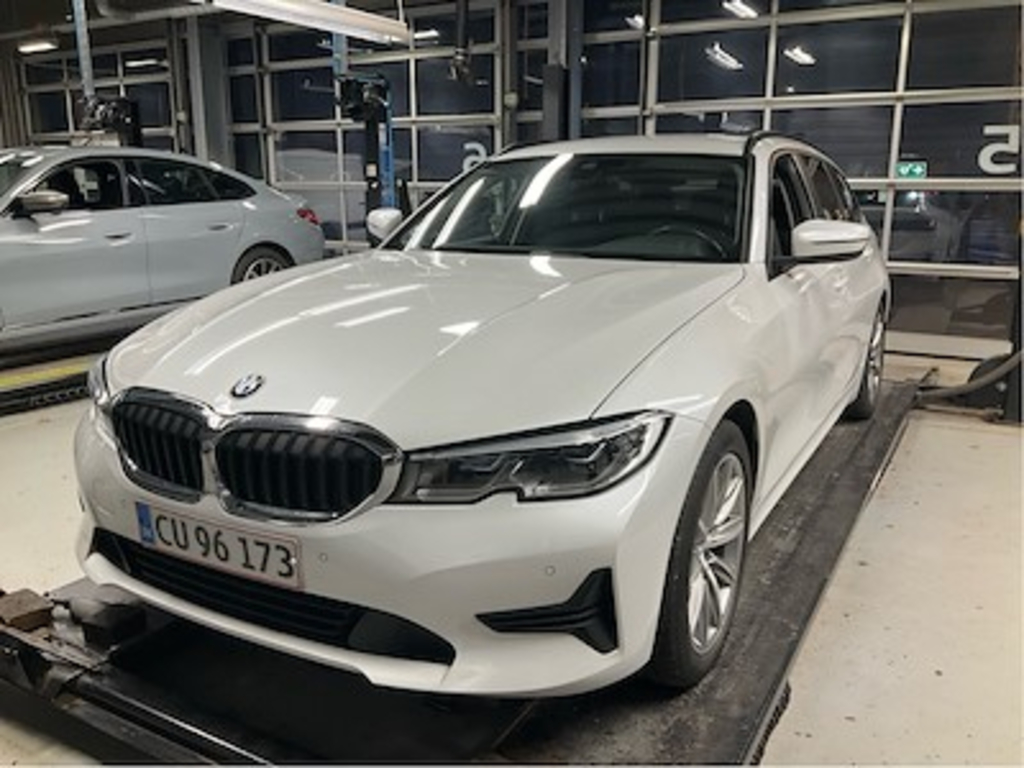 BMW 3 serie 320d Connected Touring auto UA!,