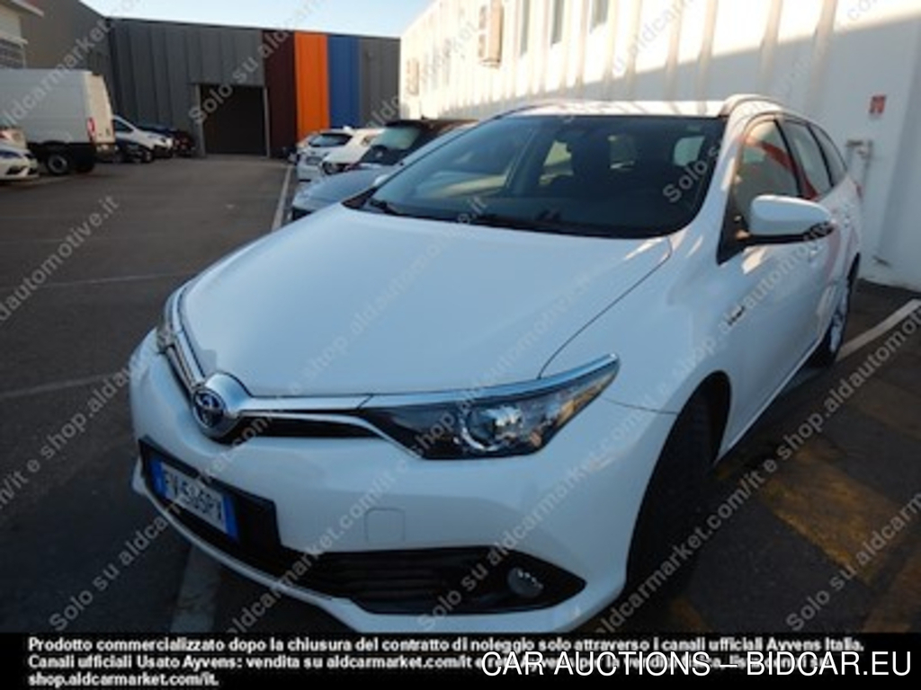 Toyota auris hybrid active touring sports -