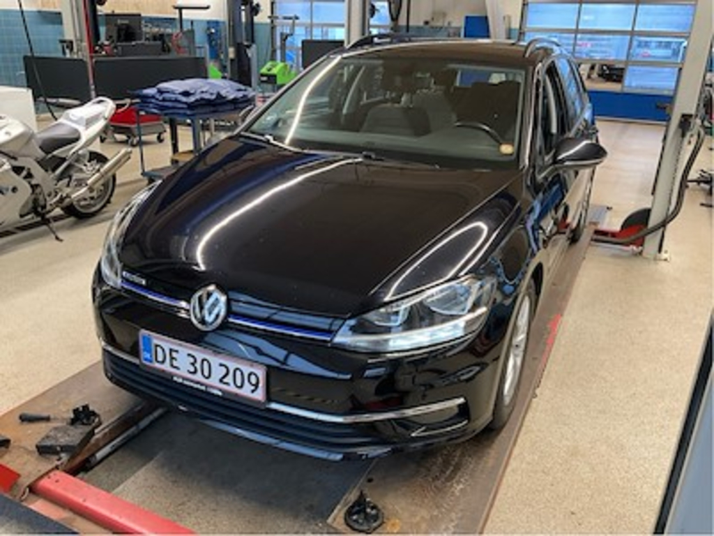 Volkswagen GOLF 1.5 TSI BM EVO 130 Comfortline DSG7 Variant UA!