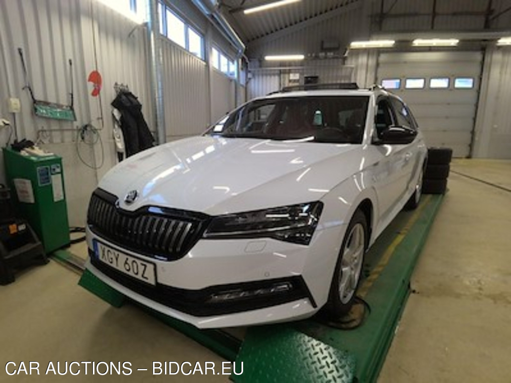 Skoda SUPERB Plug-In SportLine Pano B-Kamera Drag Cockpit