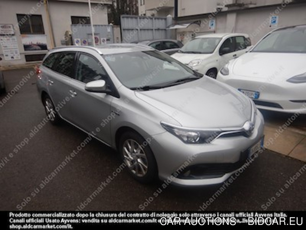 Toyota auris hybrid active touring sports -