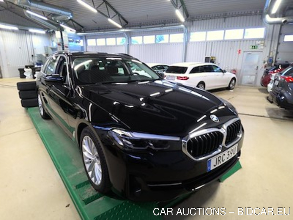 BMW Series 5 530e xDrive Touring Connected Edit