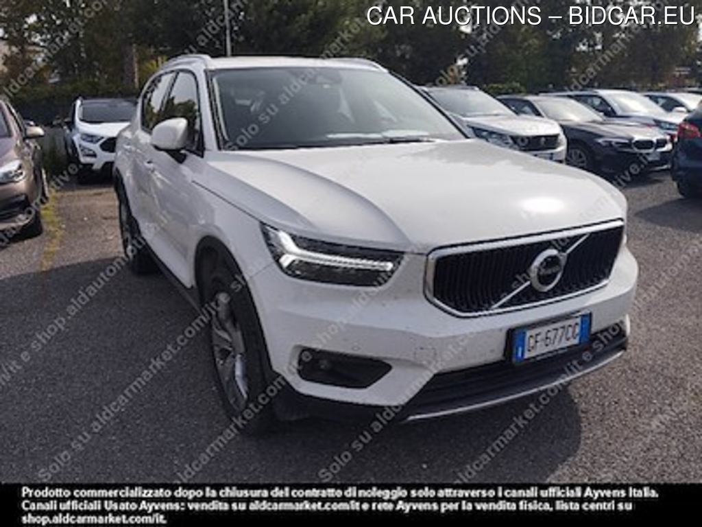 Volvo xc40 T2 automatico momentum pro -