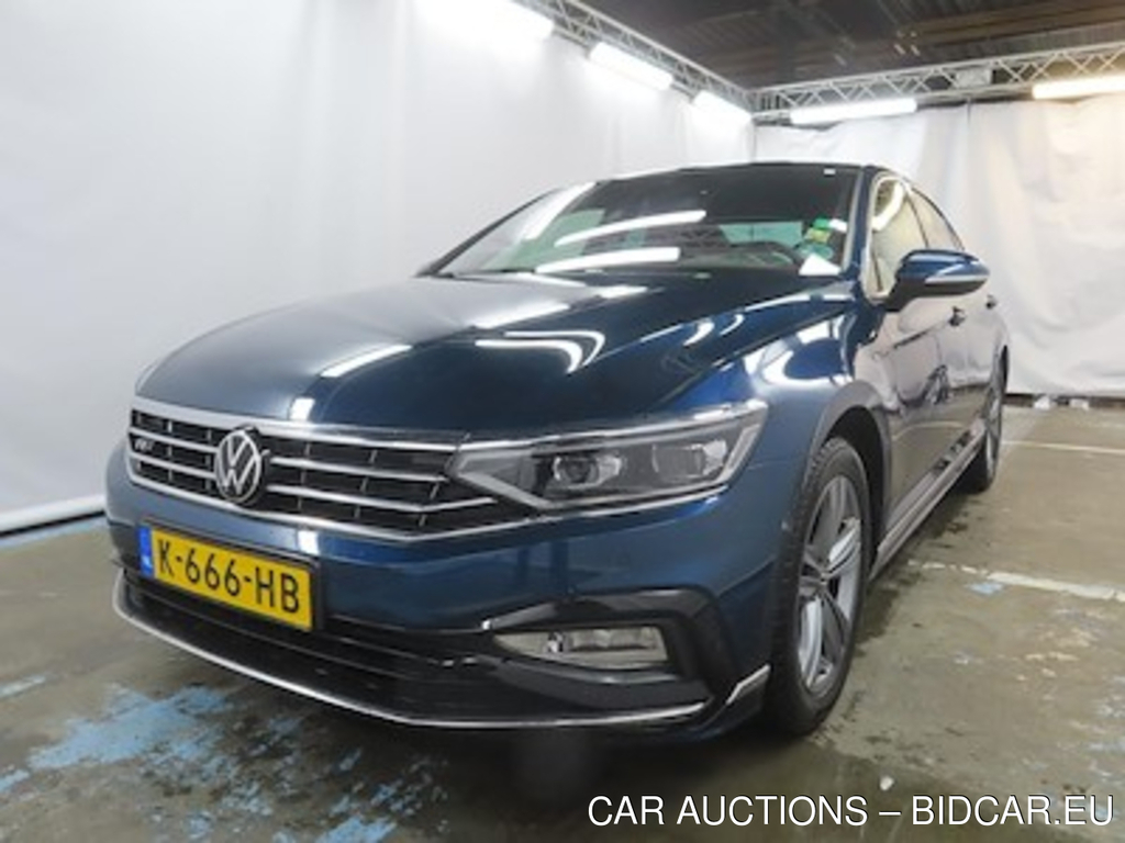 Volkswagen PASSAT 1.5 TSI 7-DSG Elegance Business R 4d