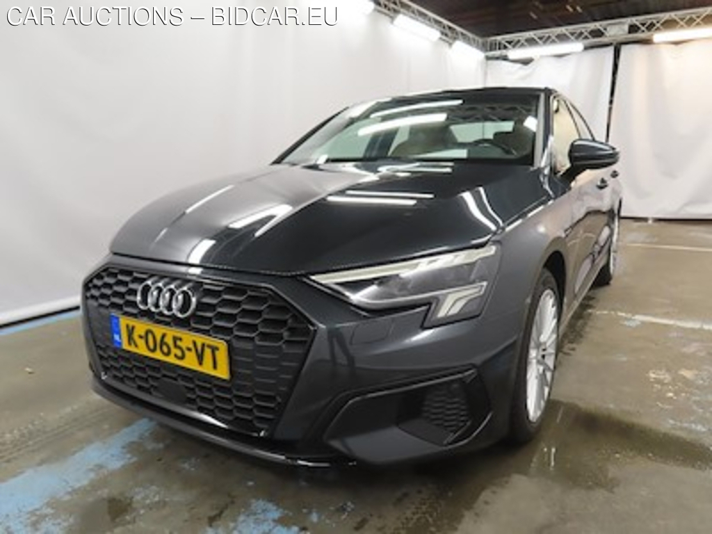 Audi A3 limousine 30 TFSI S tronic Business edition 4d