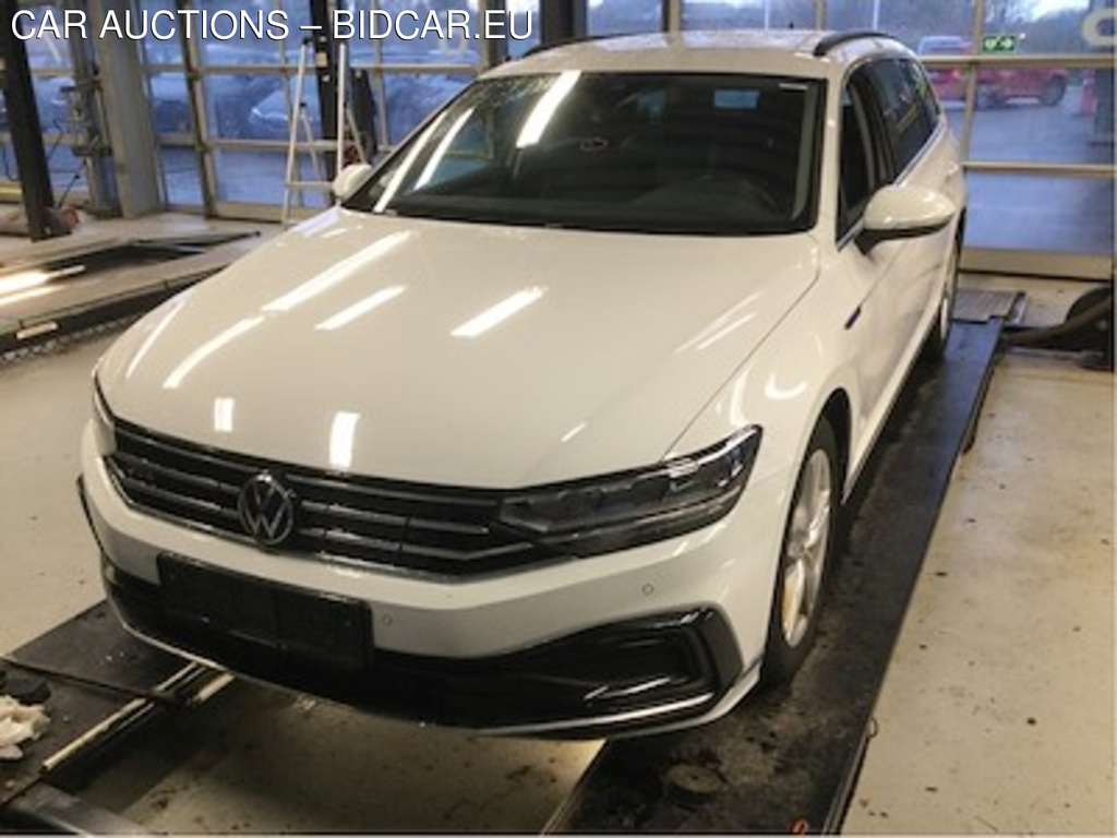 Volkswagen PASSAT 1.4 TSI GTE HIGH PLUG-IN HYBRID DSG VARIANT UA!,