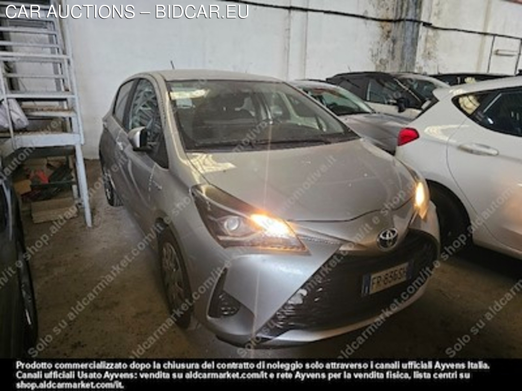 Toyota yaris 1.5 hybrid cool hatchback -