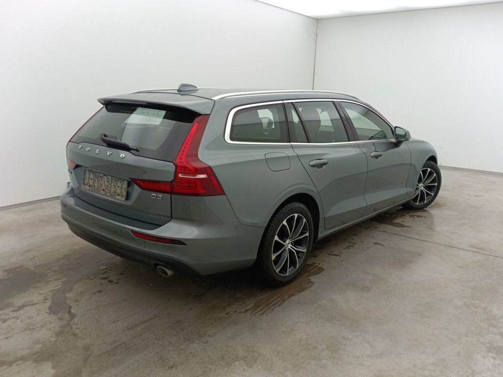 Volvo V60 diesel - 2018 V60 2.0 D3 MOMENTUM PRO GEARTRONIC, 2020