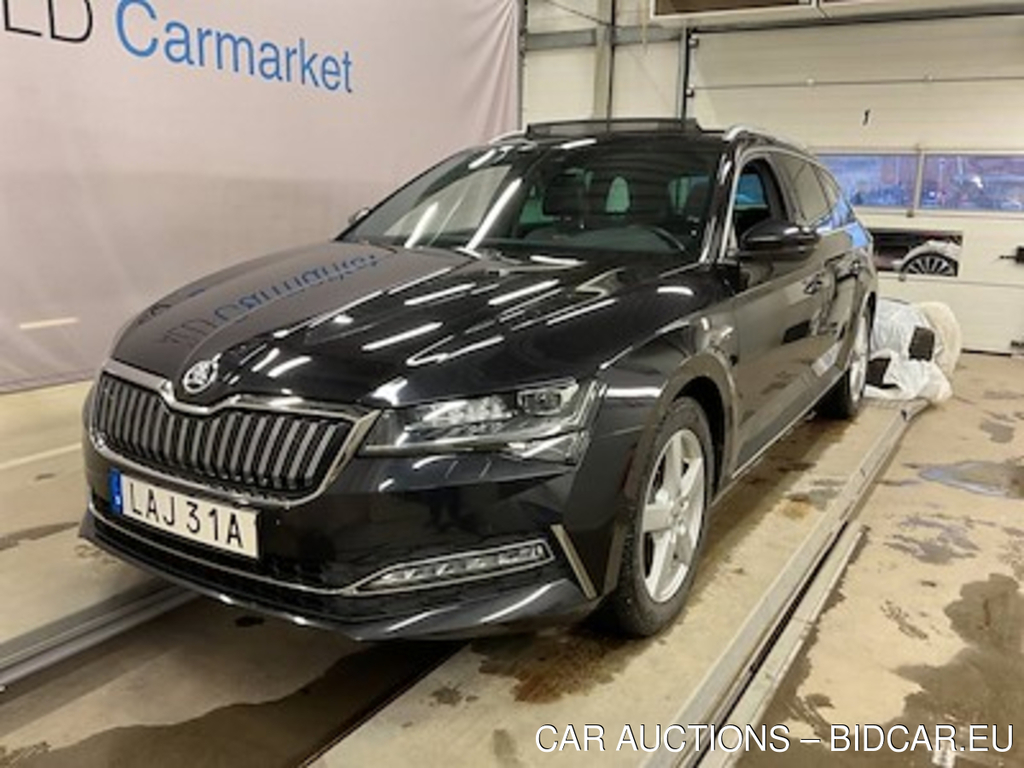 Skoda Superb IV plug-in 218hk L&amp;K Business Drag Varmare Pano Skinn