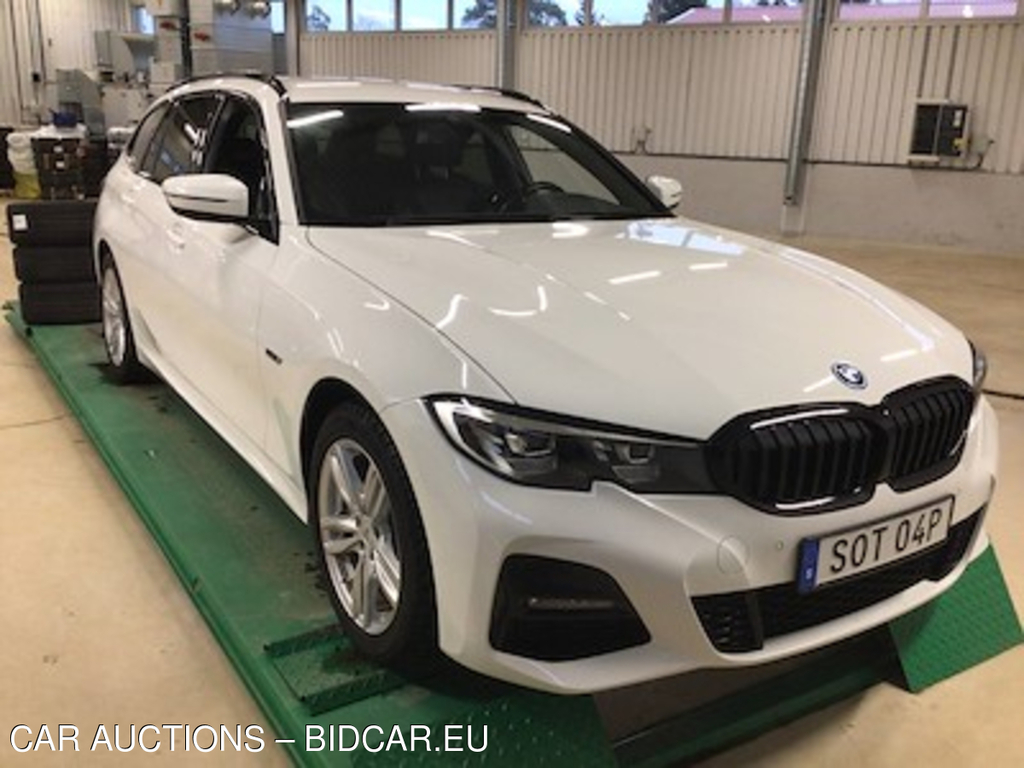 BMW 330e xdrive touring M-Sport, HiFi, B-kamera, Auto