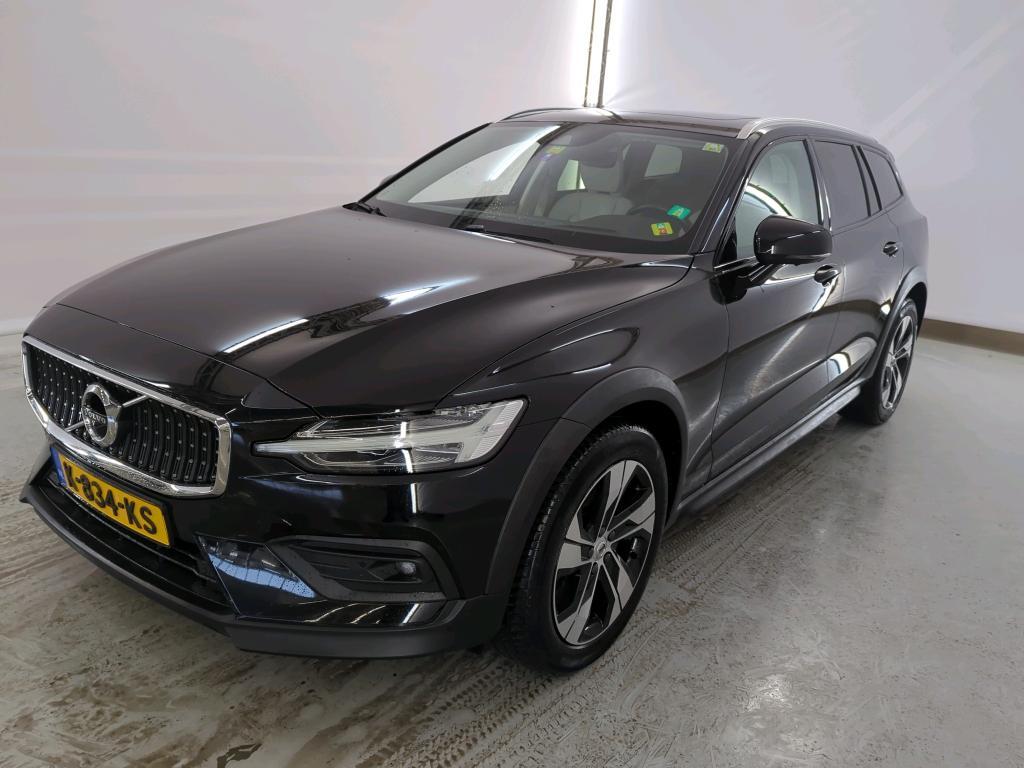 Volvo V60 cross country 2.0 B5 AWD PRO, 2021