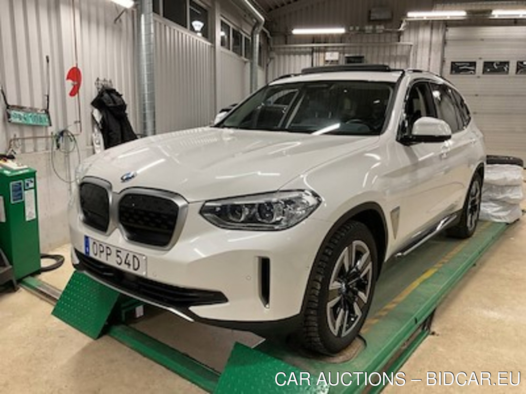 BMW Ix3 Charged Drag Skinn ACC Backkamera