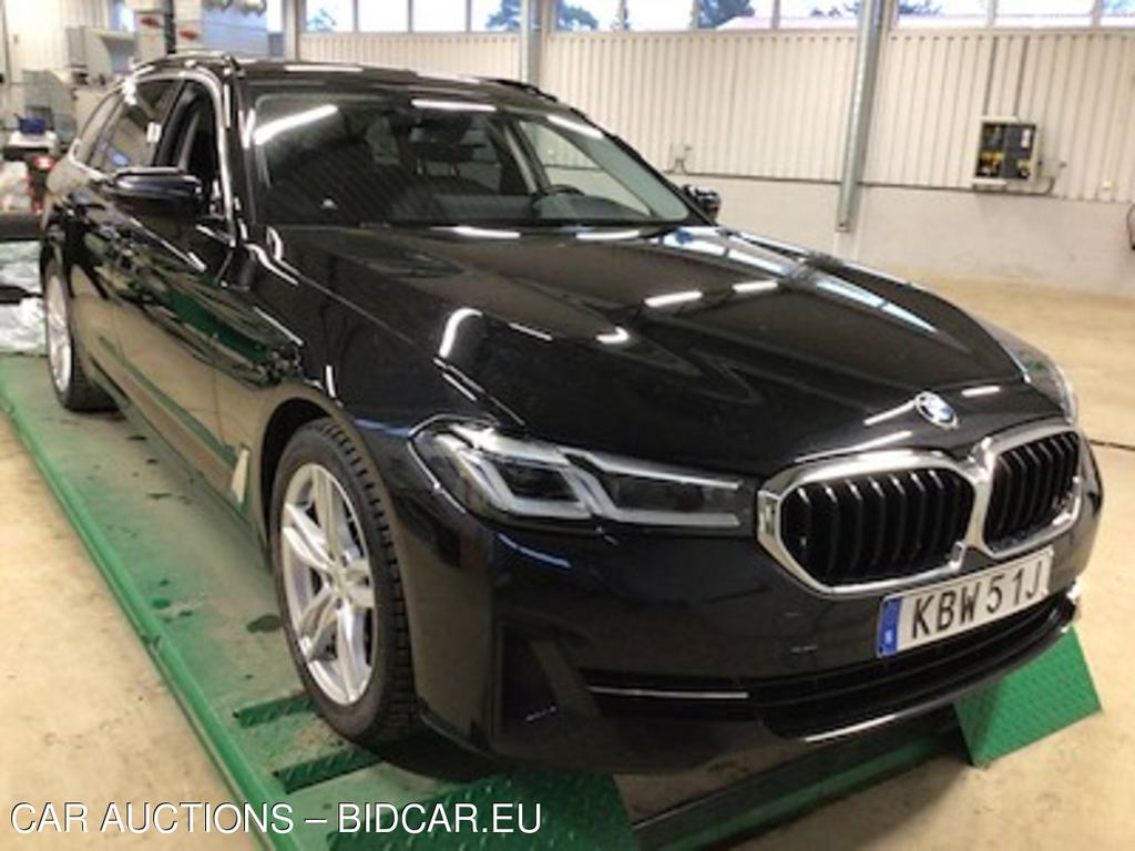 BMW 530e xdrive Sportline, lader