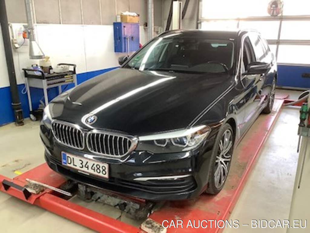 BMW 5 serie 3.0 530D TOURING CONNECTED AUTO UA!