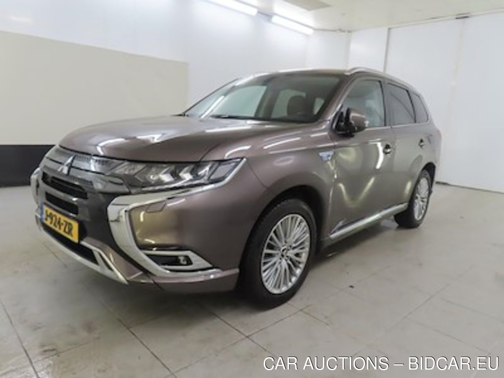 Mitsubishi Outlander PHEV Pure+ 5d