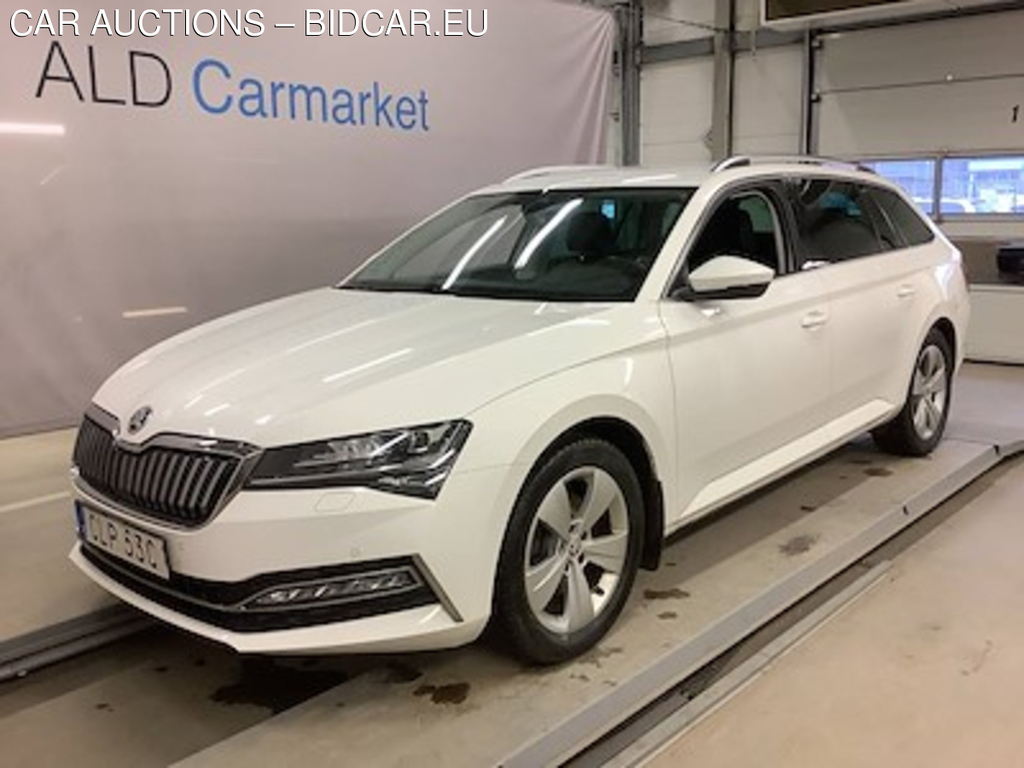 Skoda Superb IV 218 plug-in hybrid kombi Style Business Drag Varmare