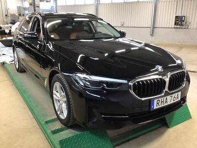 BMW Series 5 Xdrive Touring Connected Ed Display-Key H/K Skinn Drag B-Kamera ACC Nav