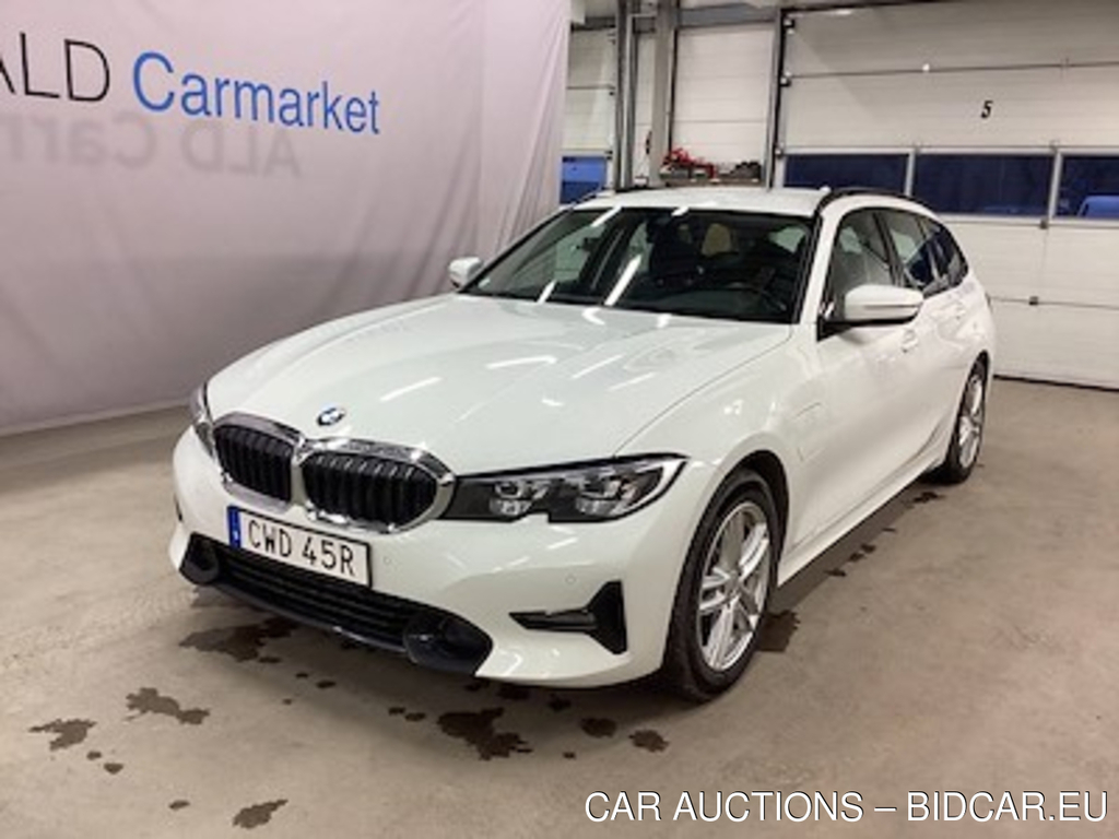 BMW 330e xdrive Touring Connected Drag Navi