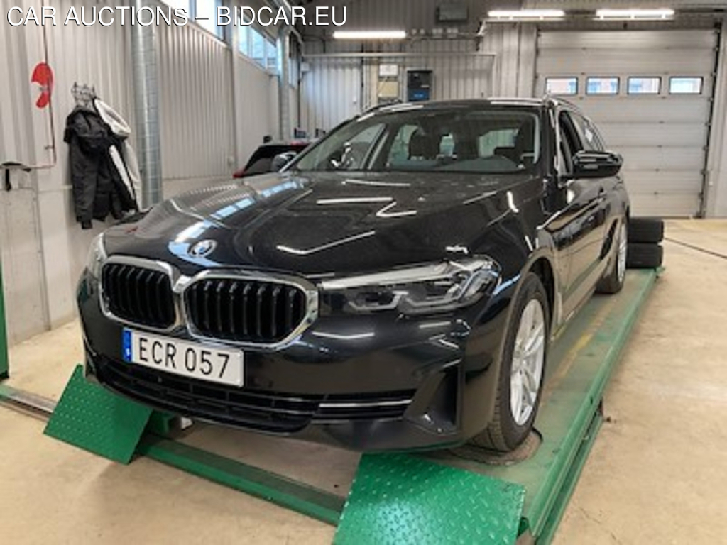 BMW Series 5 530e xDrive Touring A Connected Ed Skinn B-Kamera Nav Plug-In