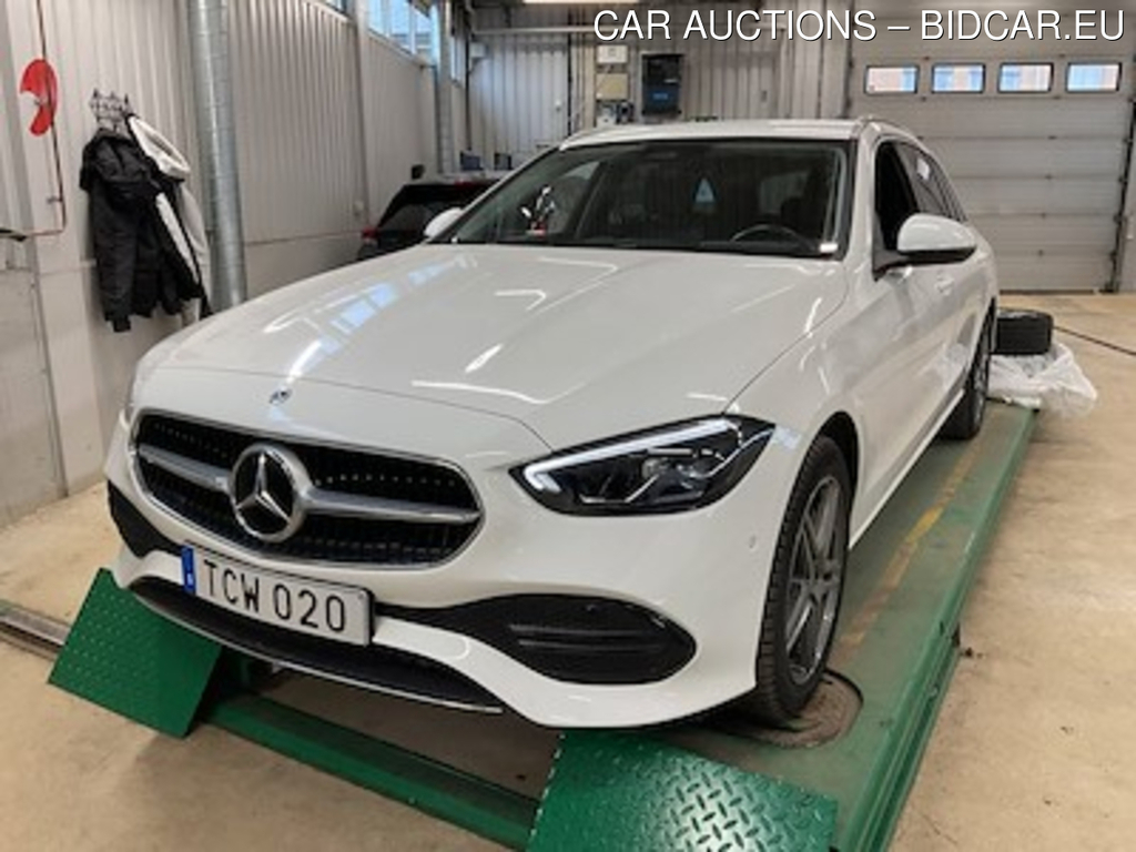 Mercedes-Benz C-Class 300 T d e 4MATIC Avantgarde Vinter-Paket Cockpit El-Stolar Fram El-Ratt Drag B-Kamera P-Varmare Nav