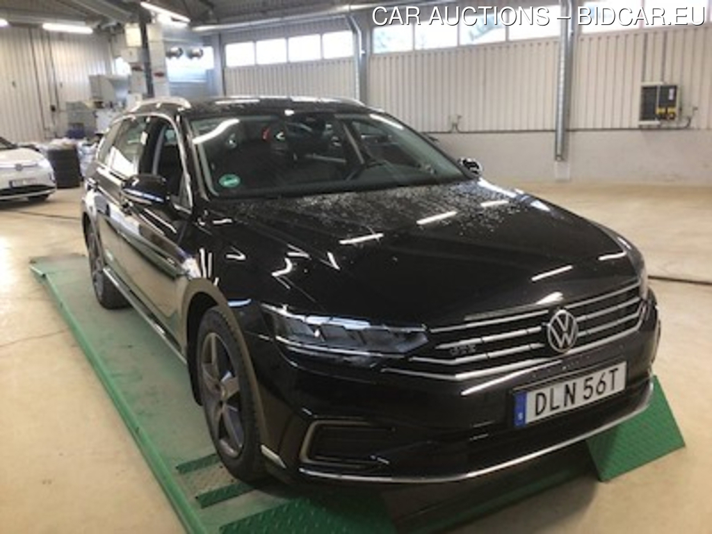 Volkswagen Passat GTE Drag-Paket Nav Skinn/Alcantara P-Varmare *NO Summer tires and cables*