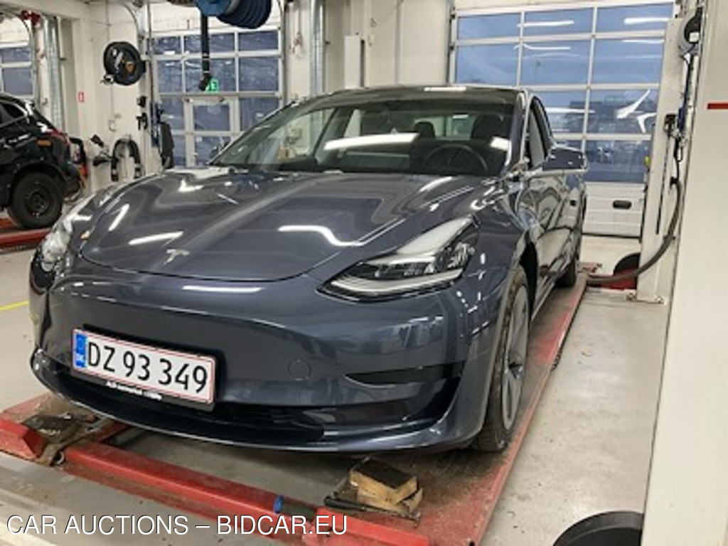 Tesla Model 3 Standard Range Plus UA!