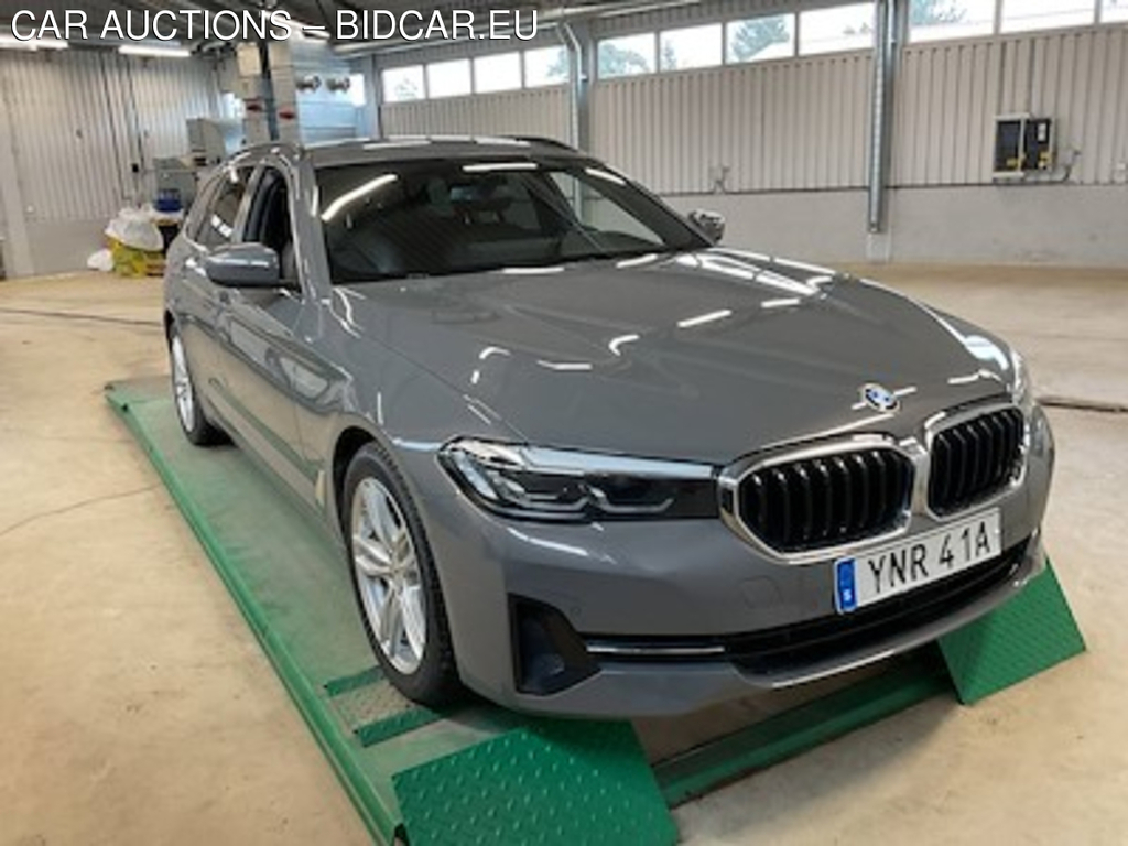 BMW 530e xDrive Touring Connected Ed Skinn Drag B-Kamera