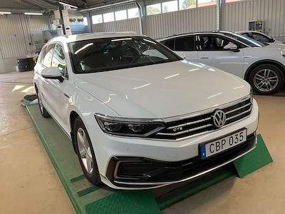 Volkswagen Passat !WARNING FOR CORNERING LIGHT FAILURE! GTE Executive Drag-Paket Skinn/Alcantara P-Varmare Nav