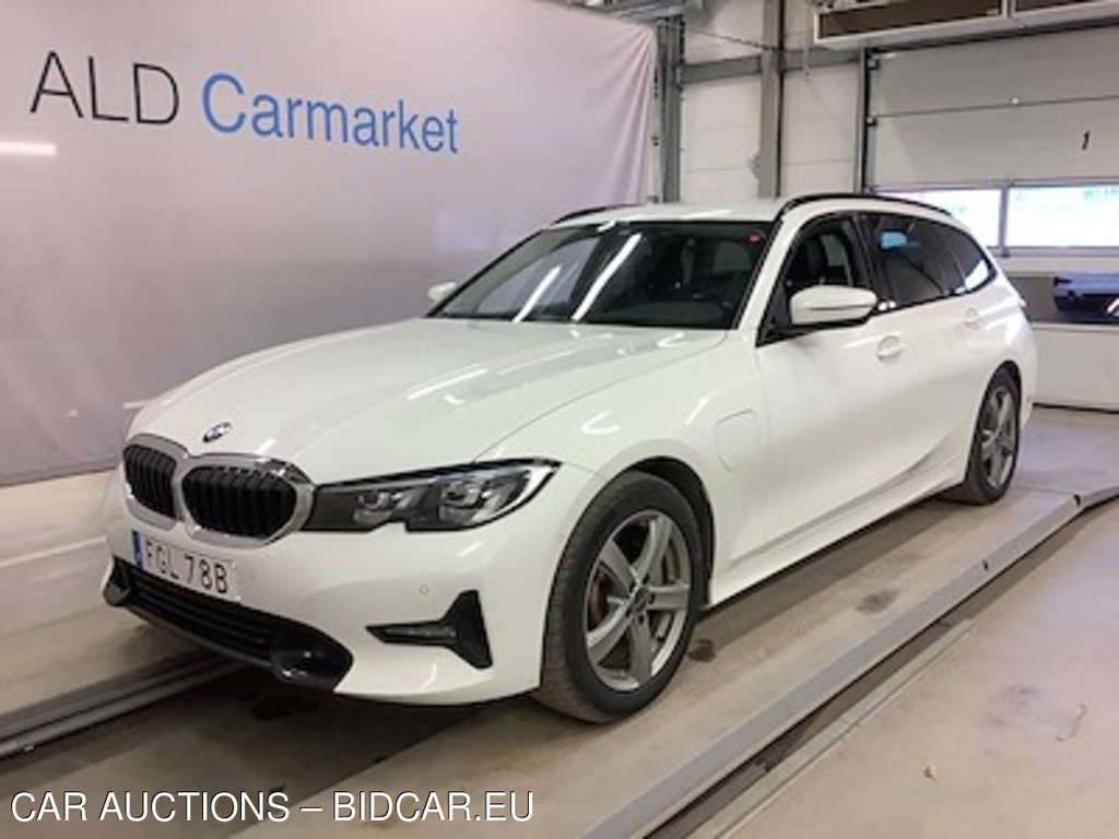 BMW 330e touring Sport Line Drag Kamera Navi