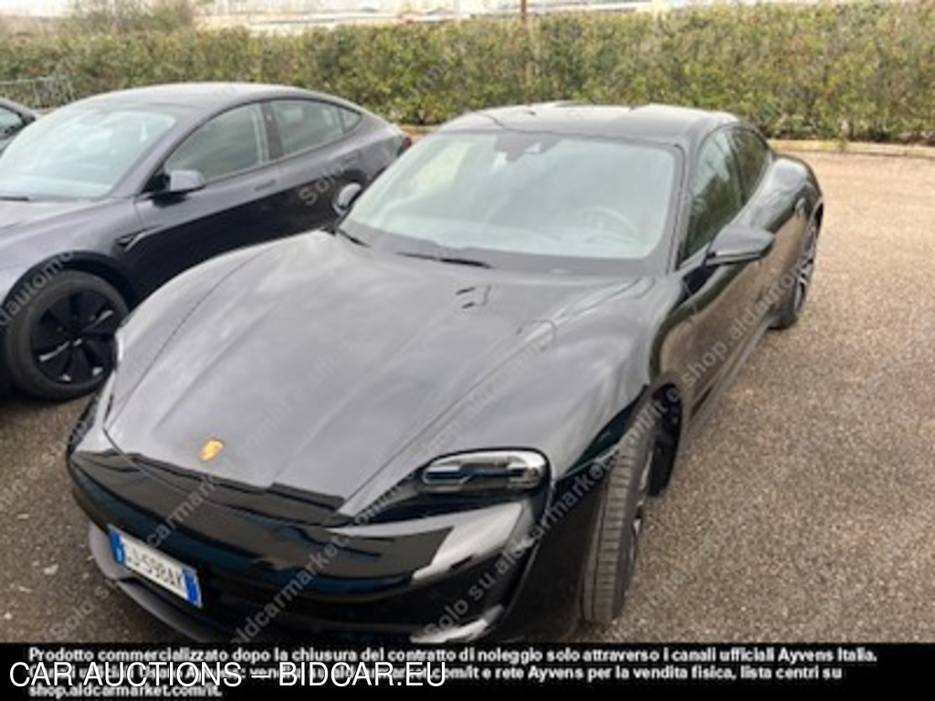 Porsche taycan 79kwh coupe 4-door -